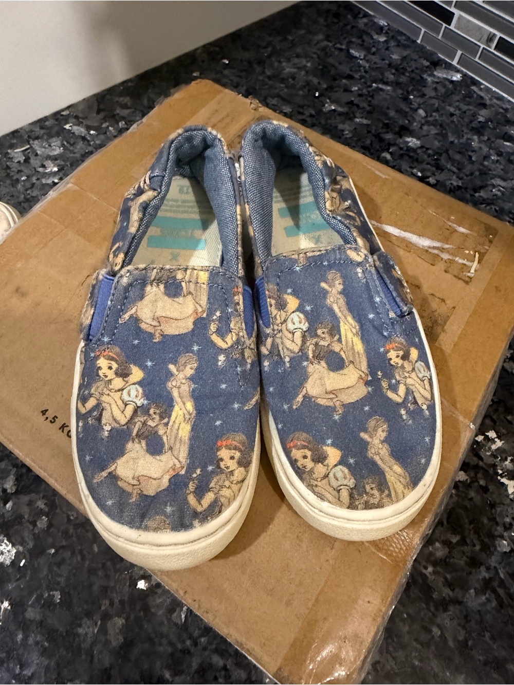 Disney Princess TOMS Toddler Girls Size 9 Slip On Shoes